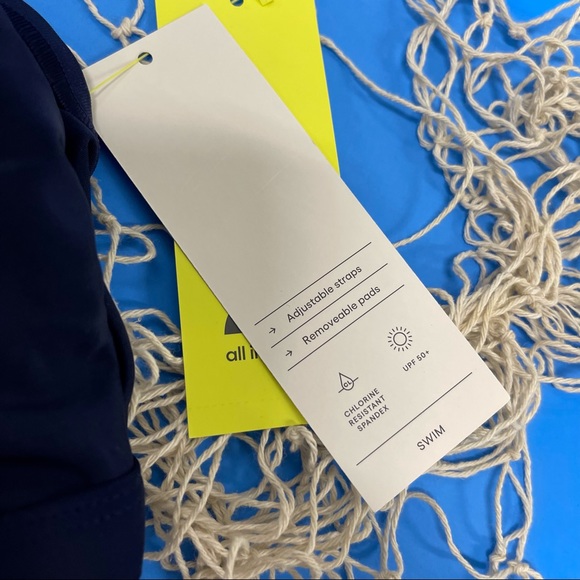 🏝NWT ALL IN MOTION BIKINI TOP - Picture 4 of 9